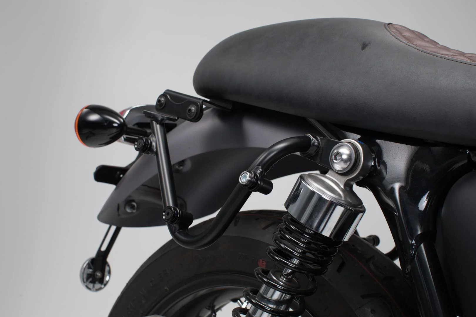 Adapter for SLC Side Carrier right For Triumph Bonneville T100/120 (16-) w/o Pass Grab Rail - Image 4