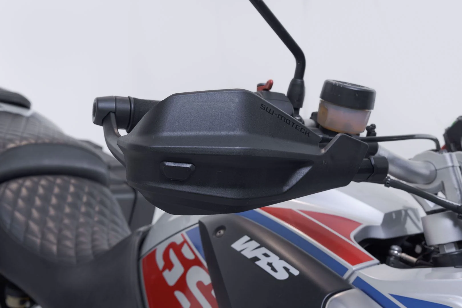 Adventure handguard kit Black. BMW / Kawasaki / Triumph models. - Image 3