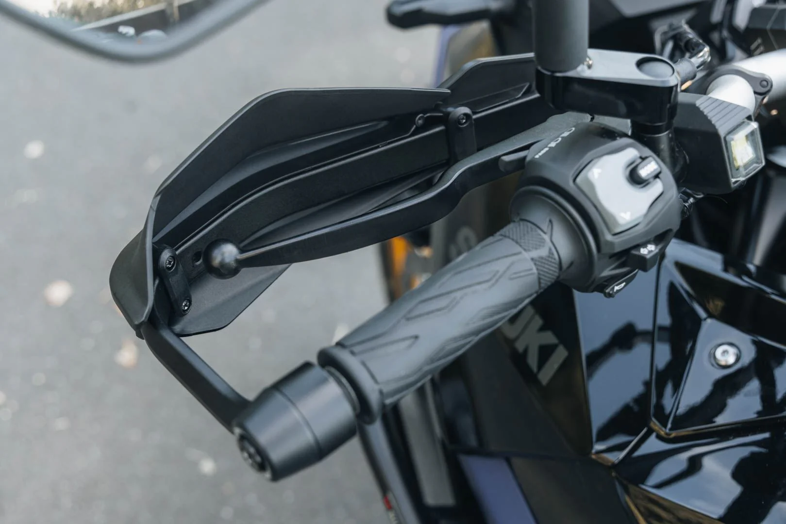 Adventure handguard kit Black. Honda NC models (11-) Suzuki models. - Image 3