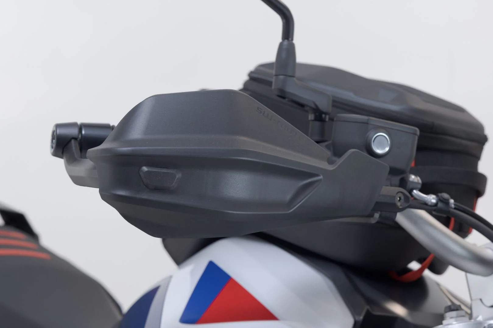 Adventure handguard kit Black. R 1250 GS/Adv. (18-) F 800/900 GS (23-). - Image 3