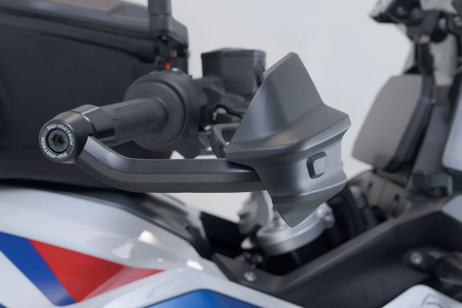 Adventure handguard kit Black. R 1250 GS/Adv. (18-) F 800/900 GS (23-). - Image 5