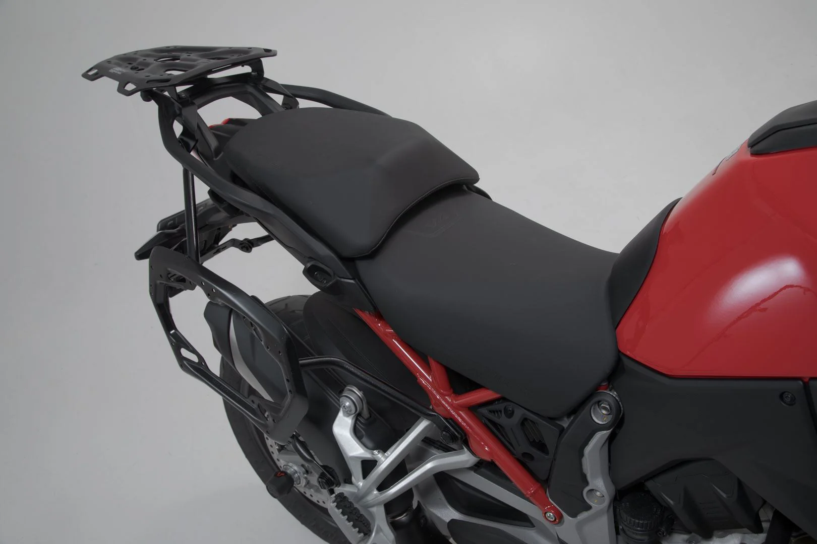 Adventure set DUSC with top case L US model Black. Ducati Multistrada V4 (20-). - Image 4