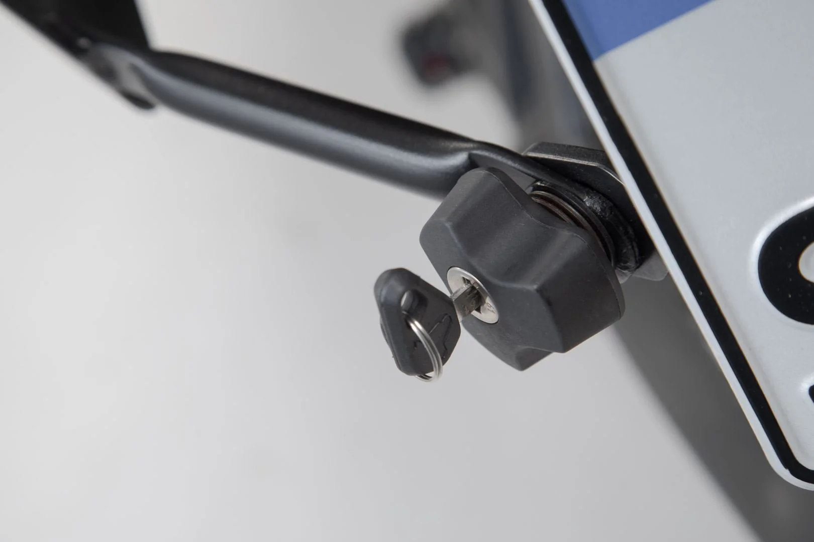Anti-theft protection for PRO carrier QUICK-LOCK function. 2 matching locks, 2 keys. - Image 3