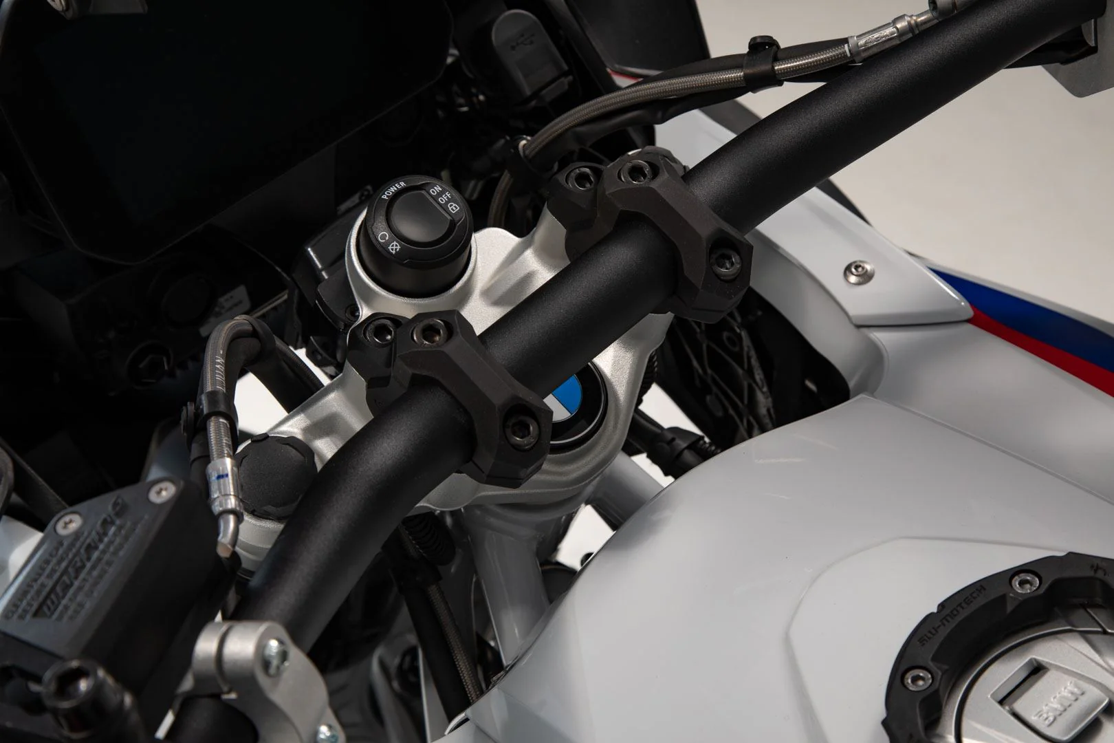 Bar back H=32 mm Back 25 mm BMW models. Black - Image 3