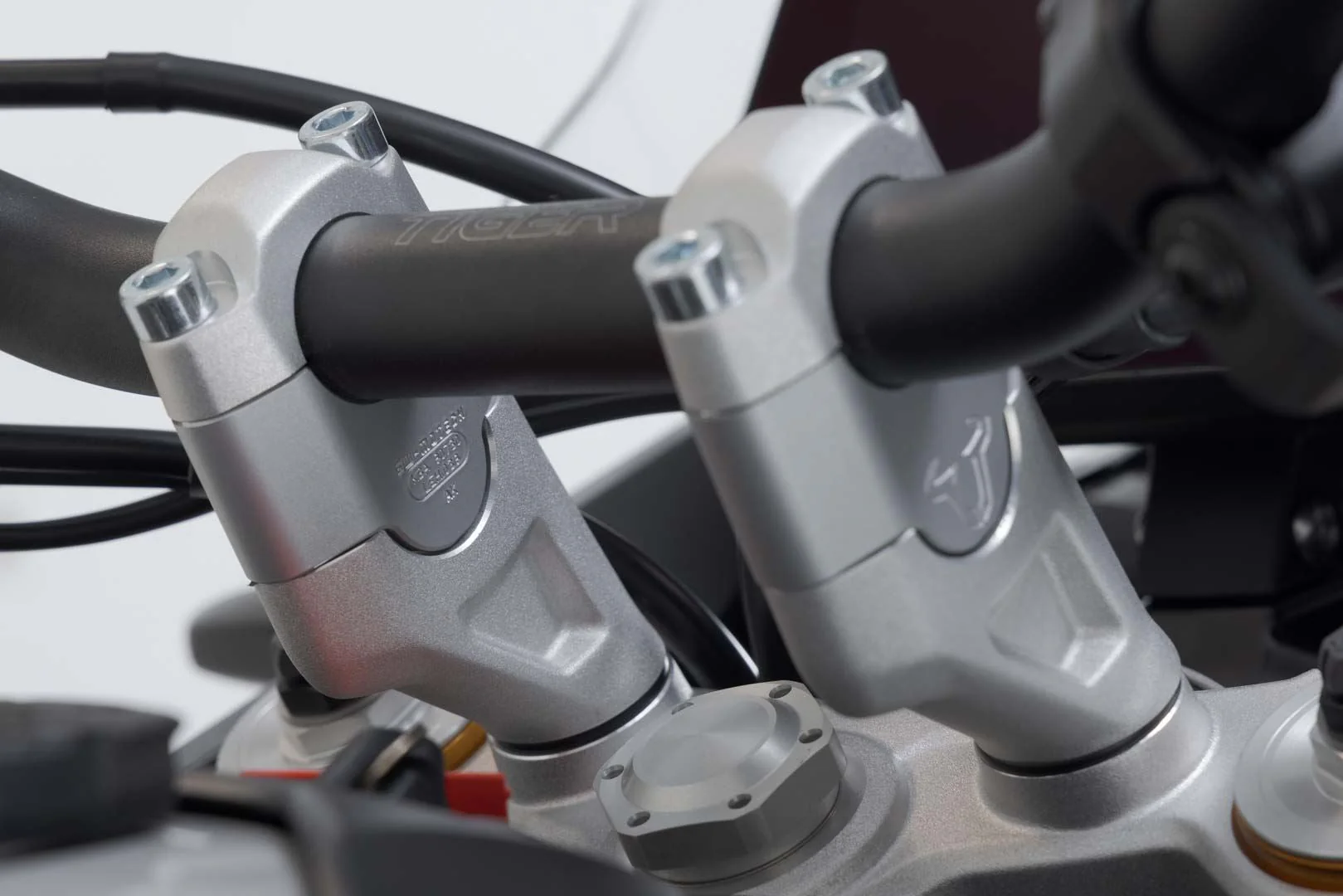 Bar riser H=30 mm. Silver. Triumph Tiger 900 GT/Rally Pro. - Image 5