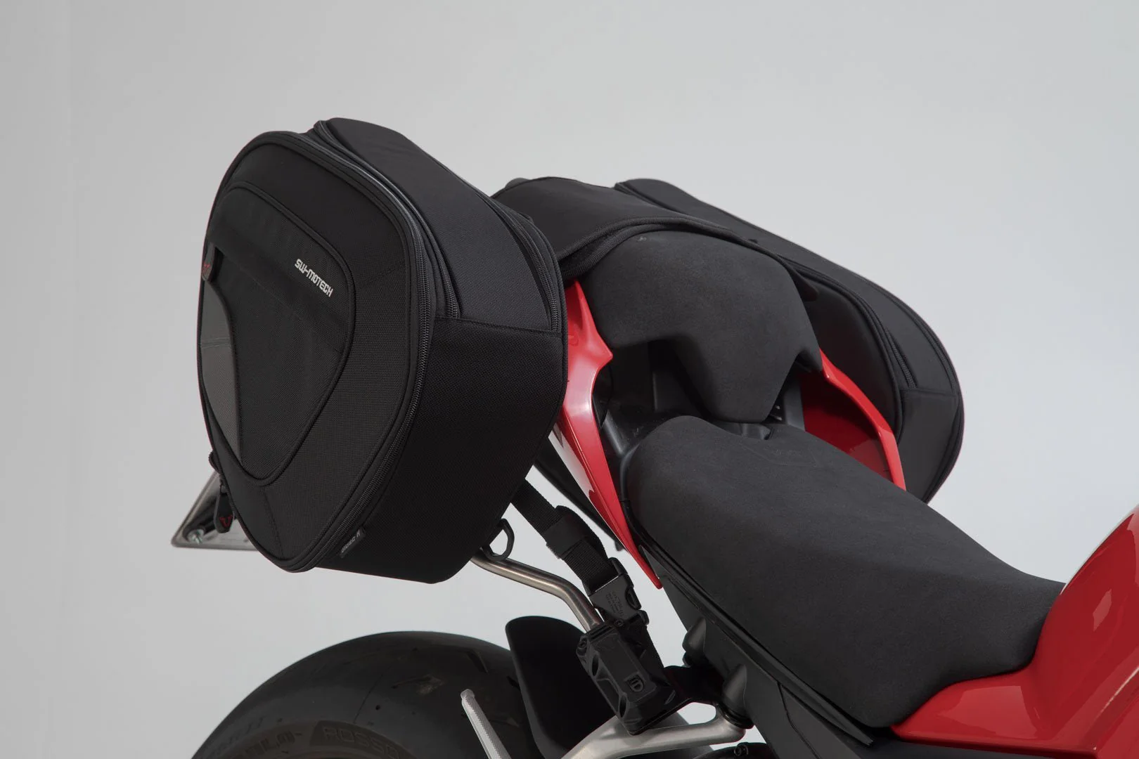 BLAZE Saddlebag Set Ducati Streetfighter V4 (19-) Black/Grey - Image 3