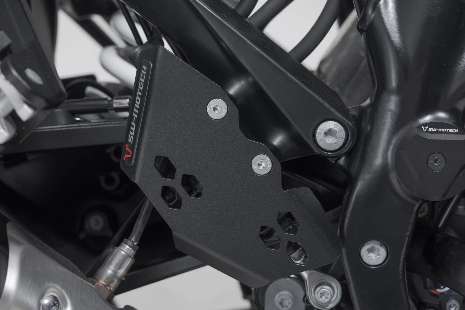Brake Cylinder Guard KTM 1290 Super Adventure (21-) Black - Image 4