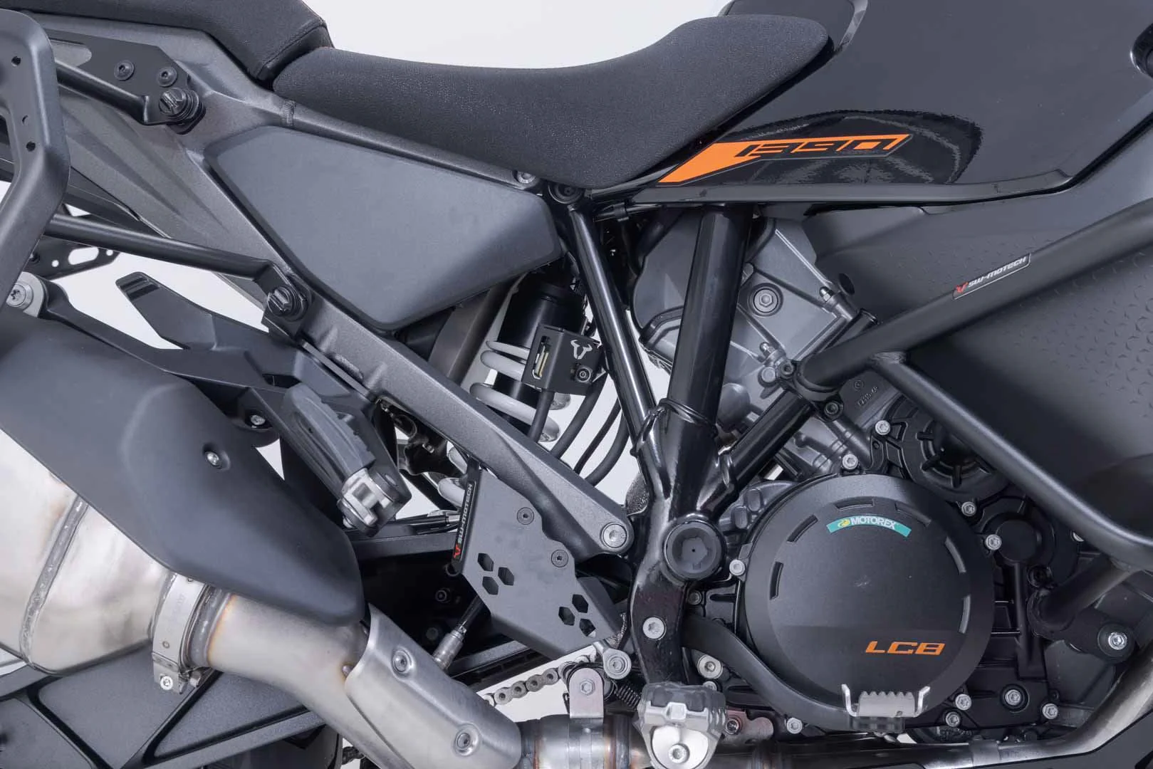 Brake fluid reservoir guard Black. BMW / Ducati / KTM / Husqvarna models.