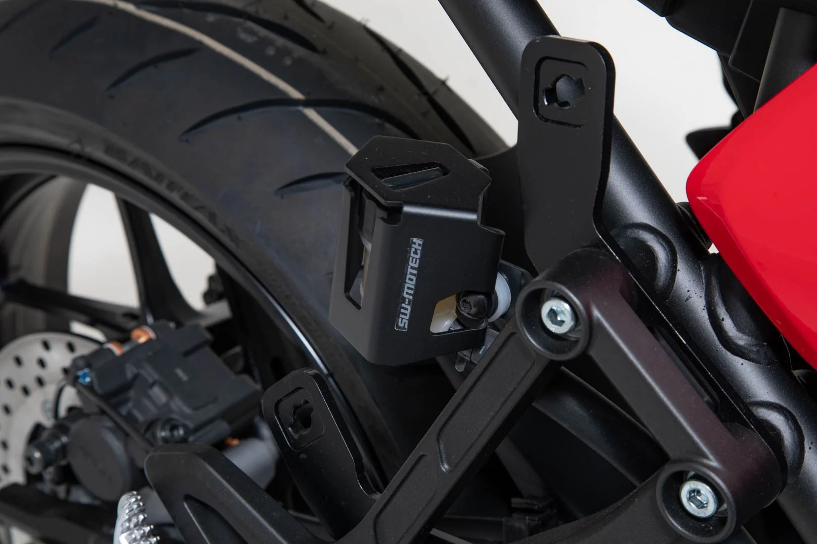 Brake Fluid Reservoir Guard Yamaha Tracer 9 (20-) Black - Image 3