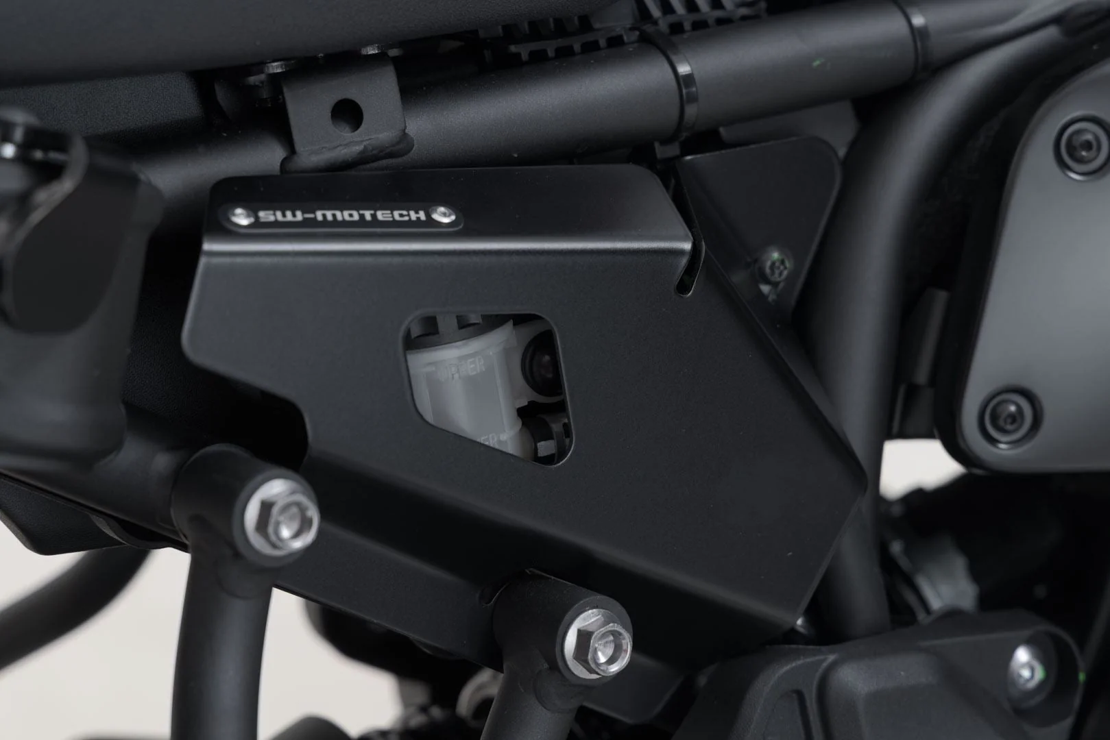 Brake reservoir guard Yamaha XSR700 (15-) Left and right side. Black - Image 4