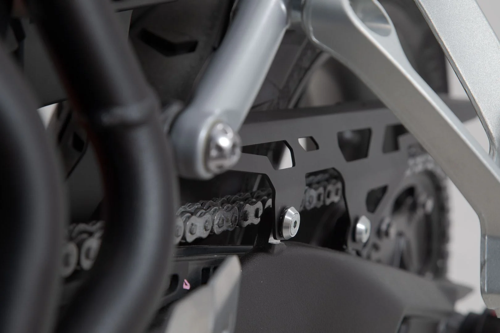 Chain guard Triumph Tiger 900/ GT/ Rally/ Pro (19-23) Black - Image 4