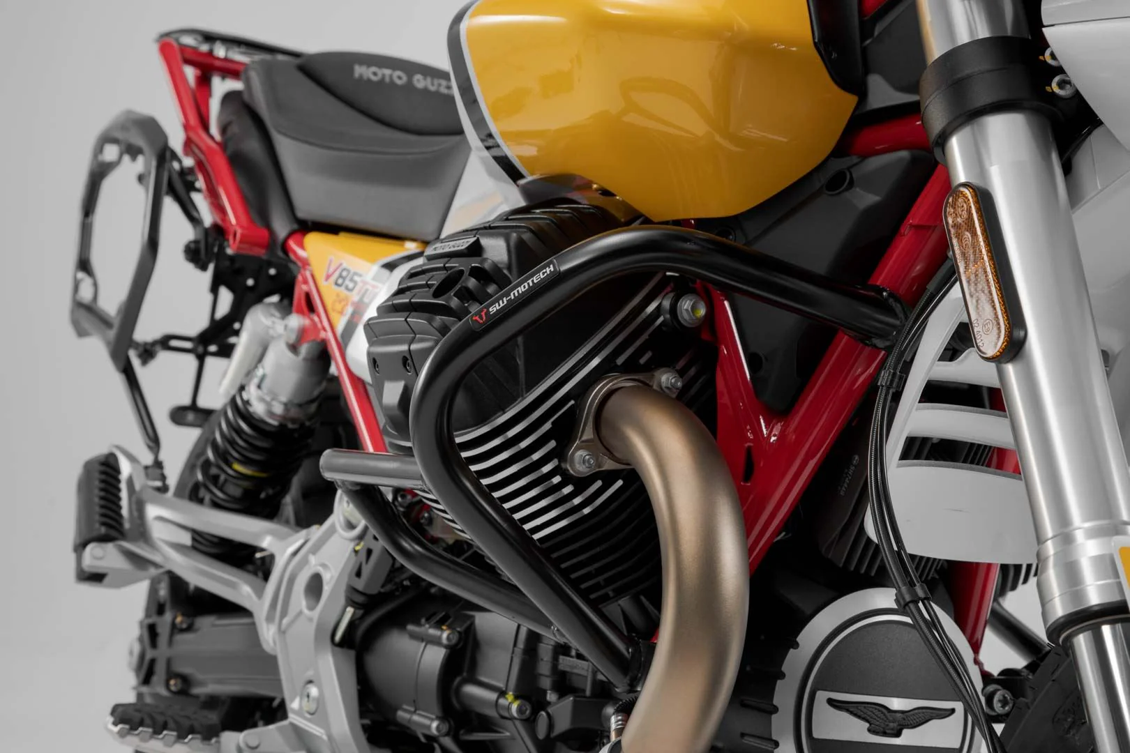 Crash bar Black. Moto Guzzi V85 TT/Travel/Strada (19-). - Image 3