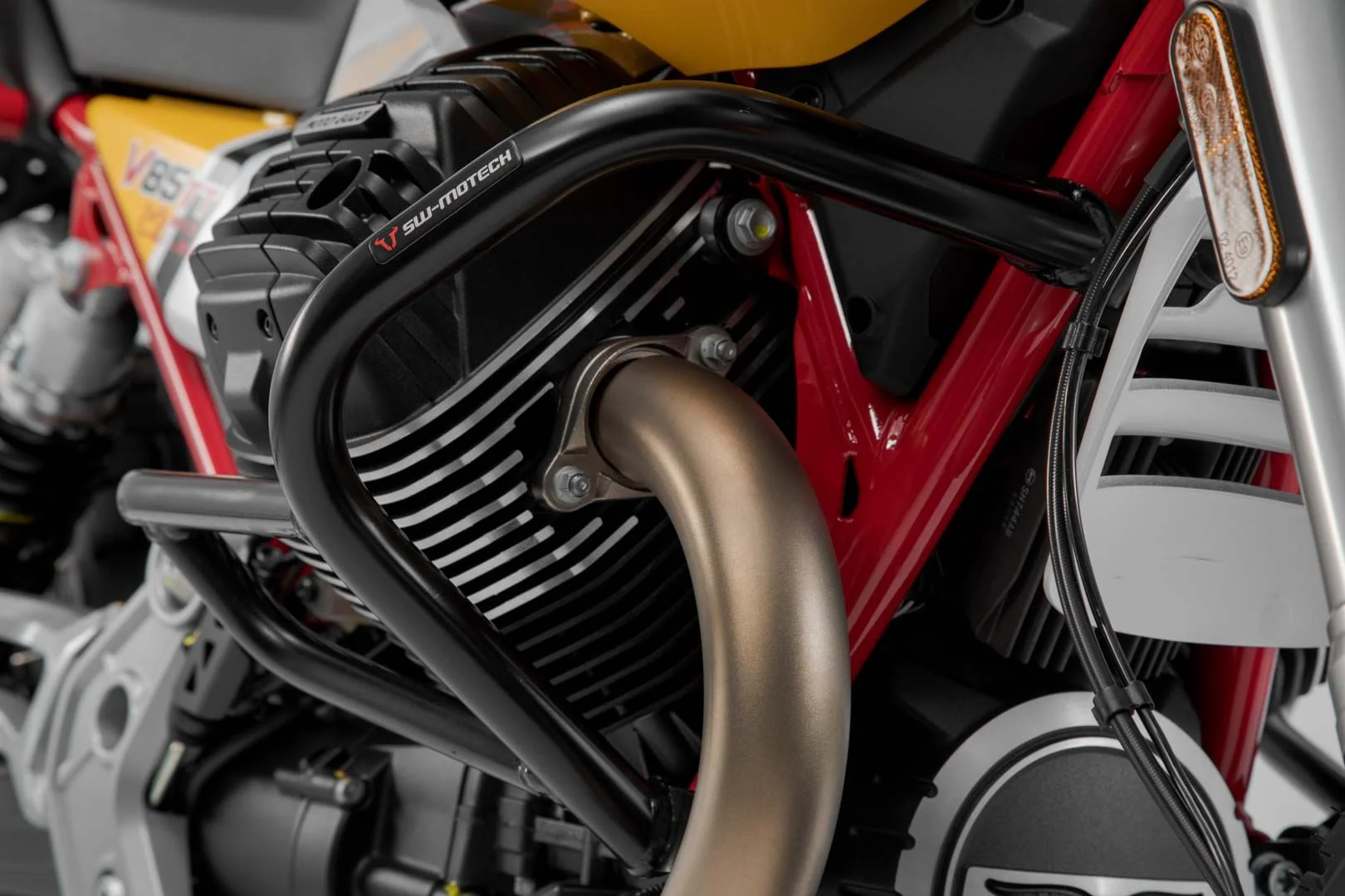 Crash bar Black. Moto Guzzi V85 TT/Travel/Strada (19-). - Image 4
