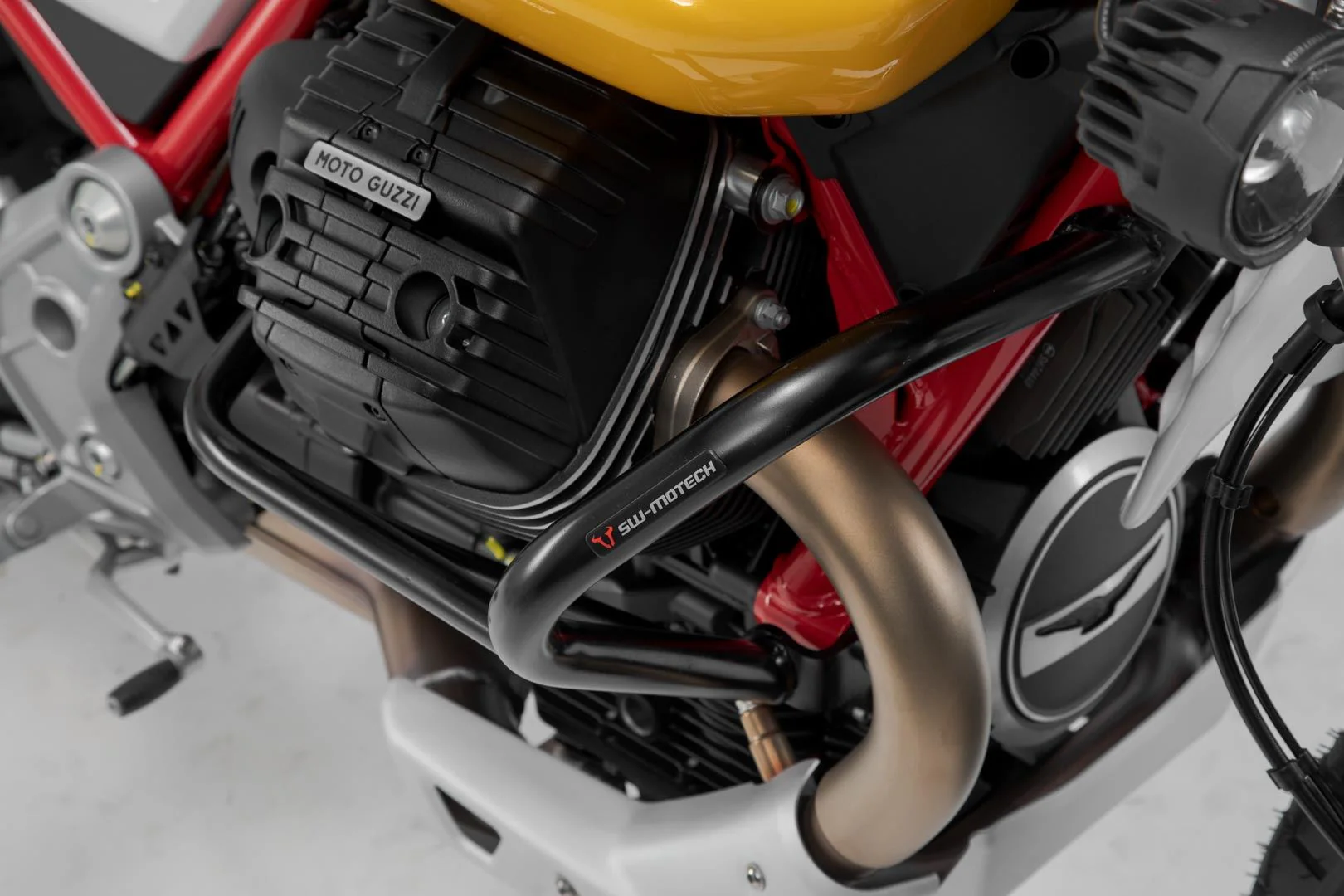 Crash bar Black. Moto Guzzi V85 TT/Travel/Strada (19-). - Image 5
