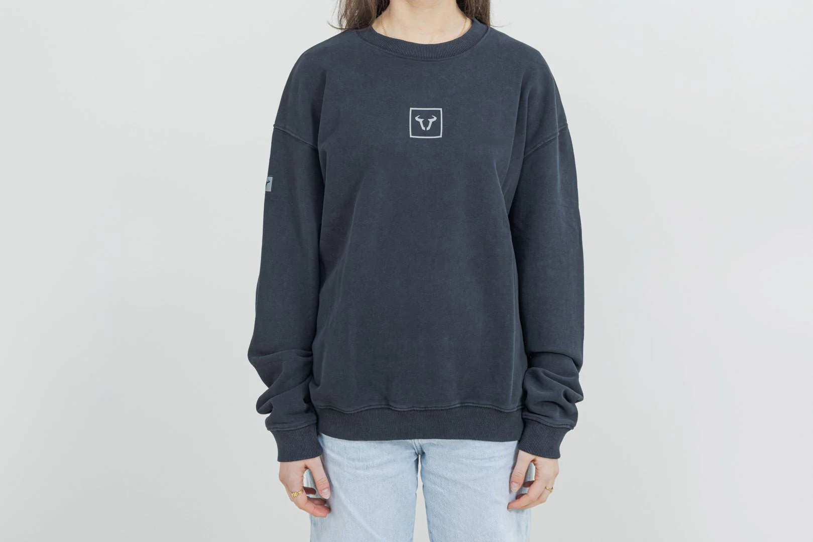 Crewneck  Riders Line Dark Grey. Optic Wash. Unisex. Size M. - Image 2
