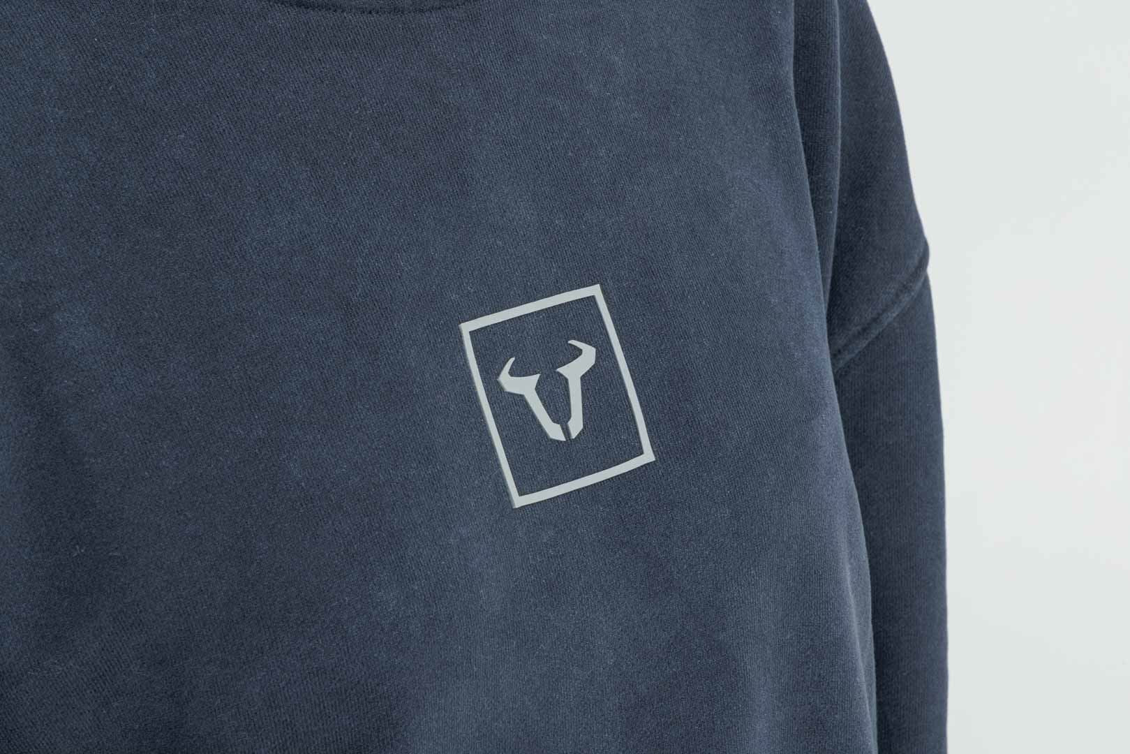 Crewneck  Riders Line Dark Grey. Optic Wash. Unisex. Size M. - Image 4
