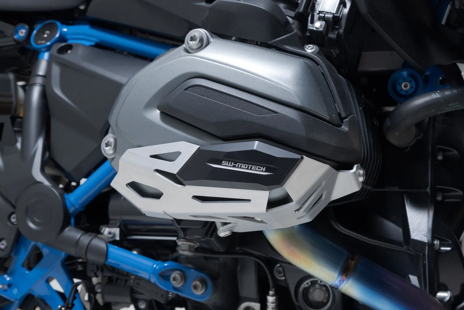 Cylinder guard BMW R 1200 models (12-) Black/Silver - Image 3