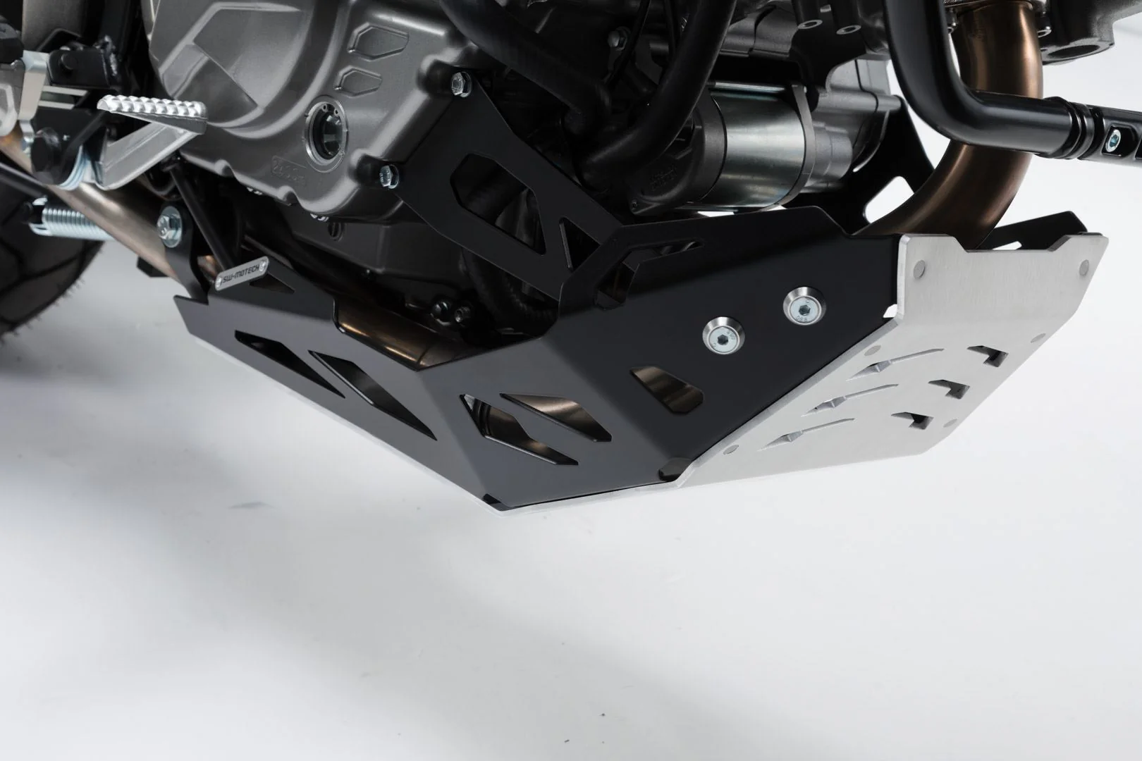 Engine guard Suzuki DL650 (11-) / XT (15-) Black/Silver - Image 3