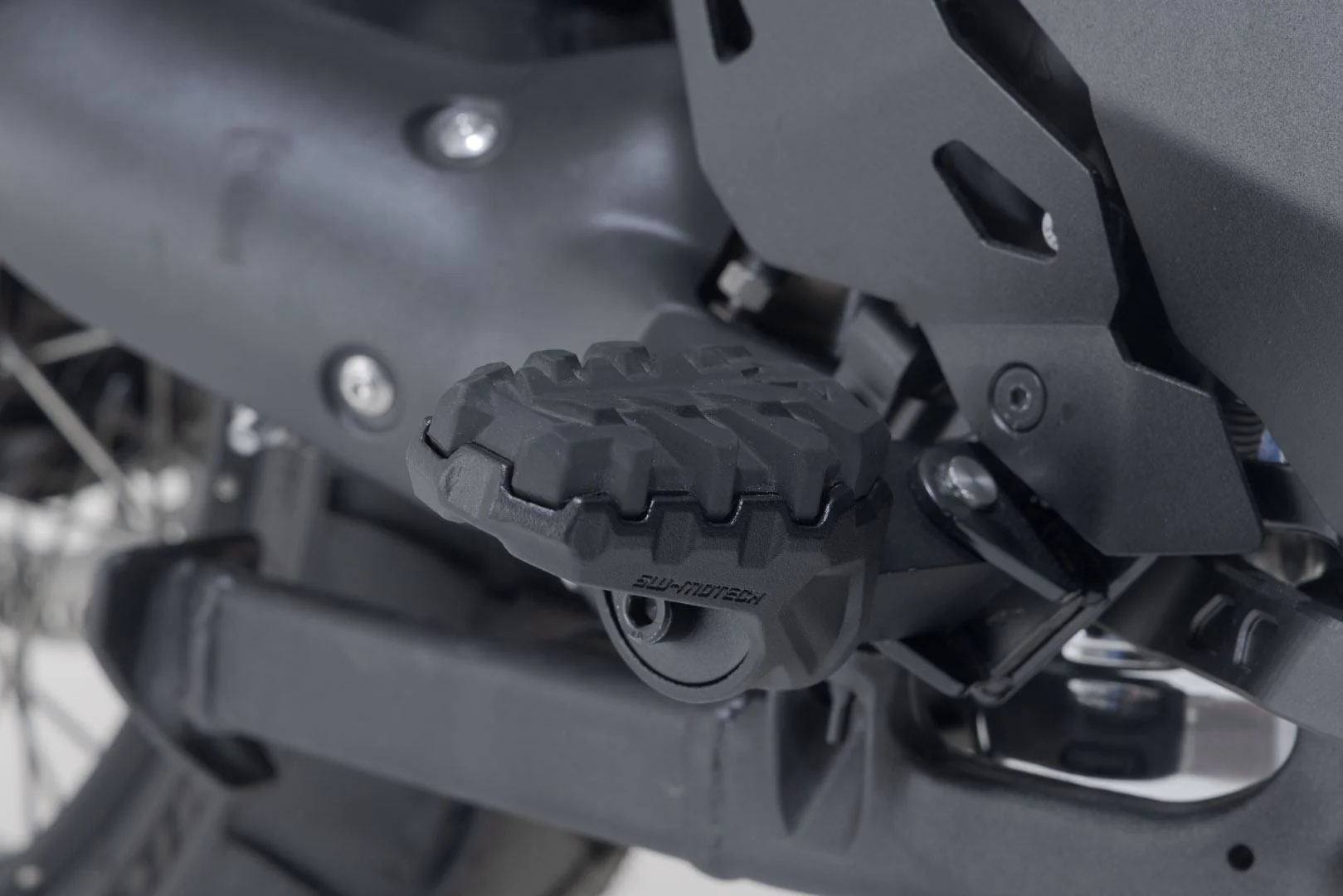 EVO footrest kit Black. Honda / BMW / Triumph / Voge - models. - Image 3