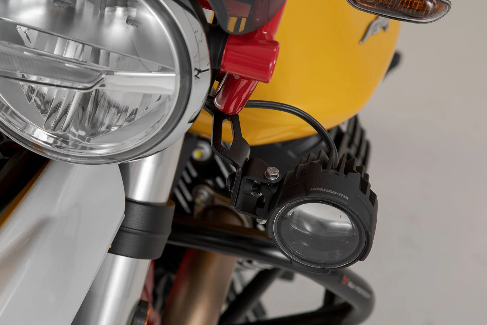 EVO High Beam Kit Moto Guzzi V85 TT (19-) Black - Image 4
