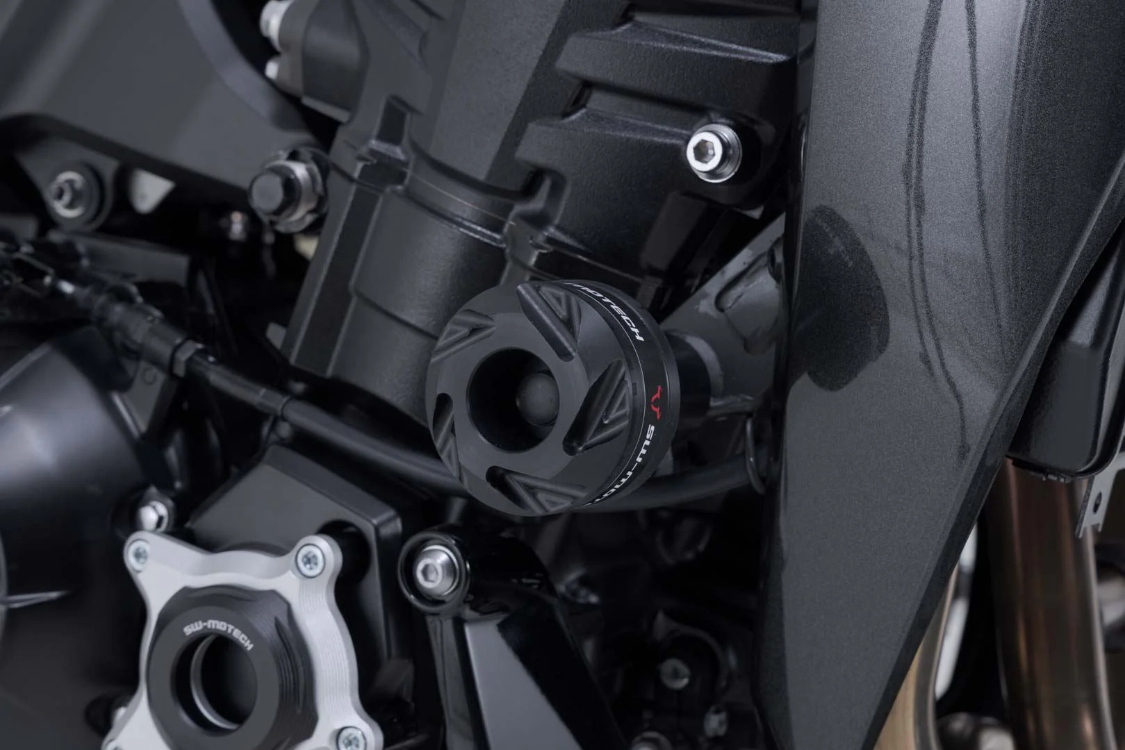 Frame slider kit Black. Kawasaki Z900 models (16-), Z1100 (25-). - Image 2