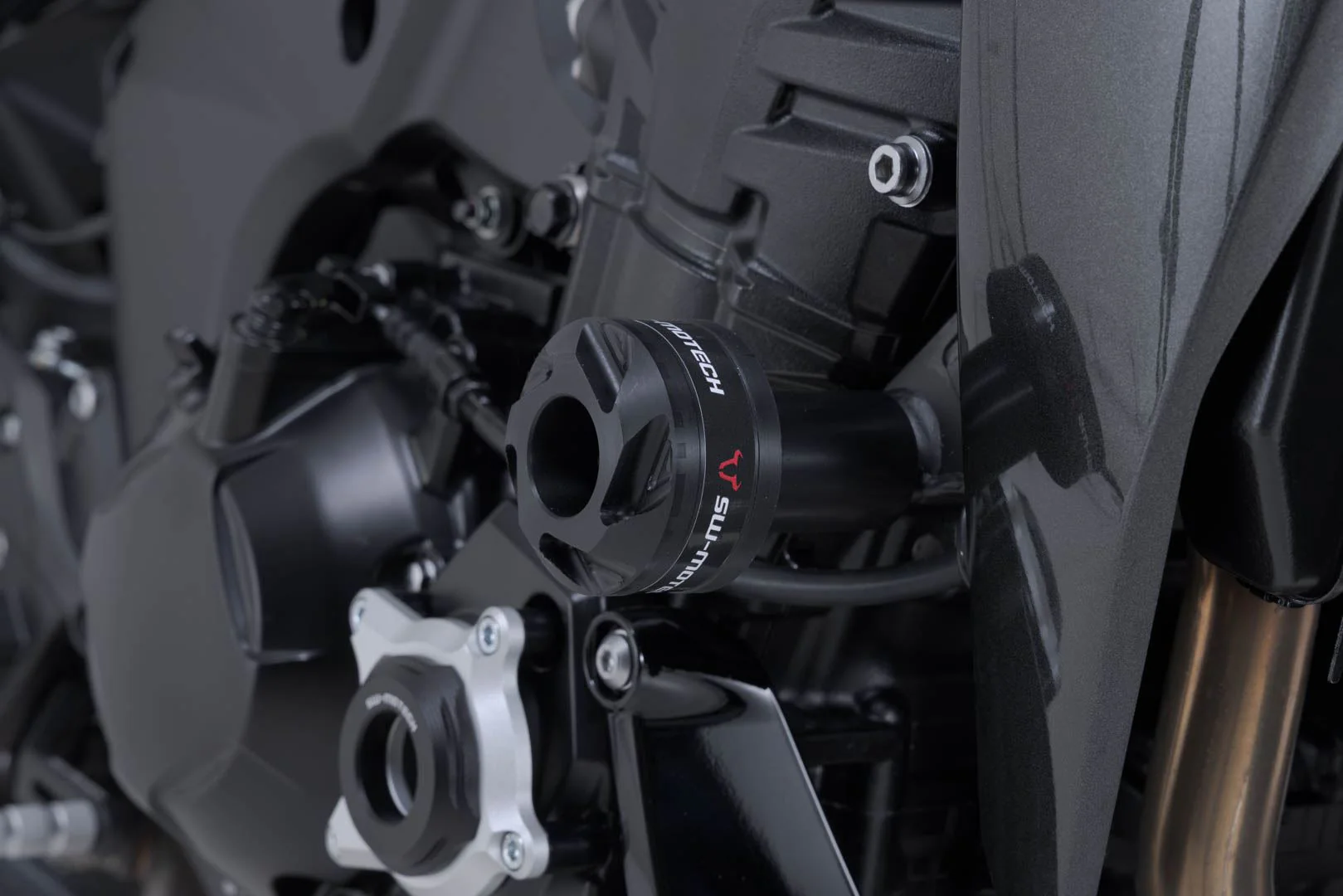 Frame slider kit Black. Kawasaki Z900 models (16-), Z1100 (25-). - Image 6
