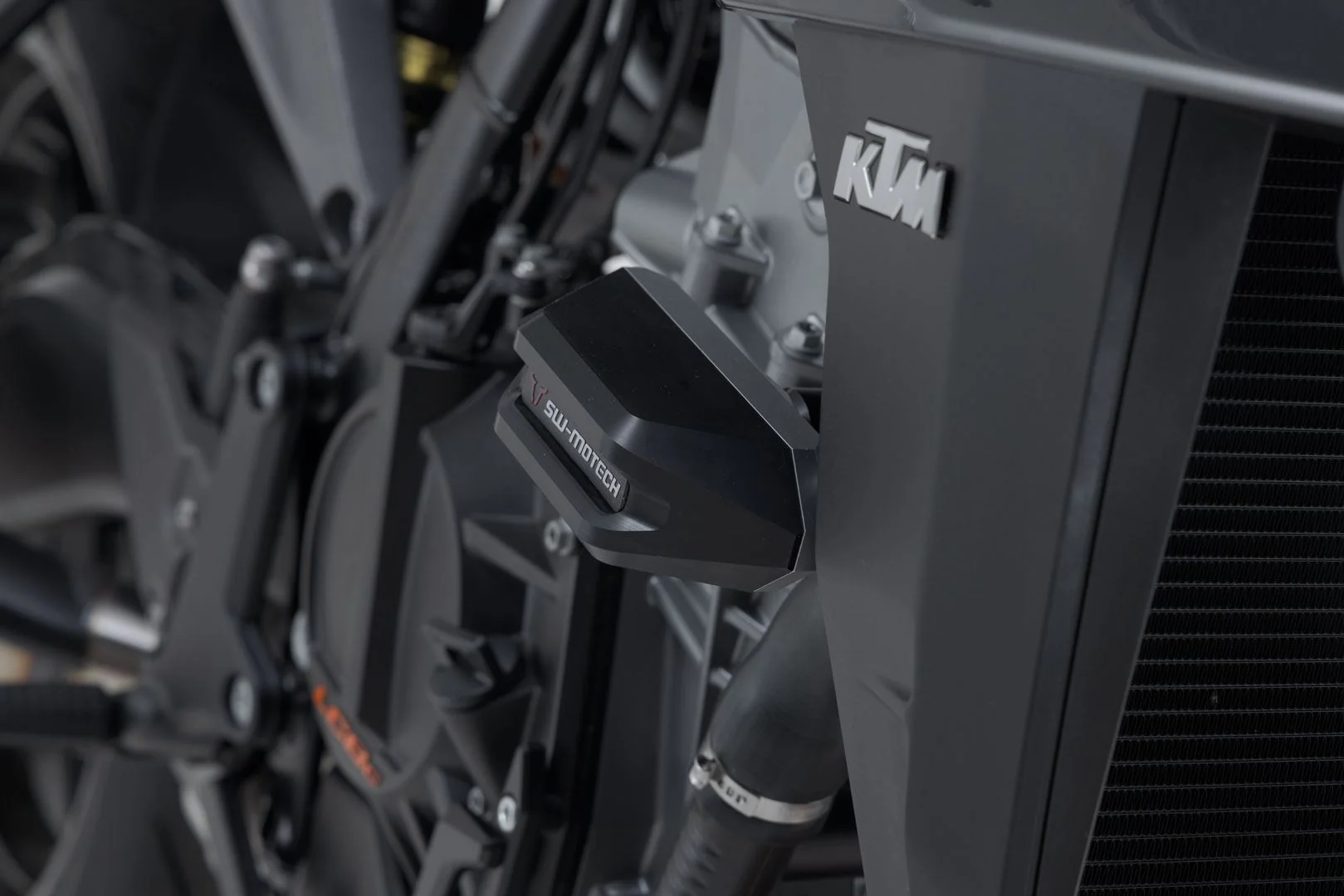 Frame slider kit Black. KTM 990 Duke (23-). - Image 2