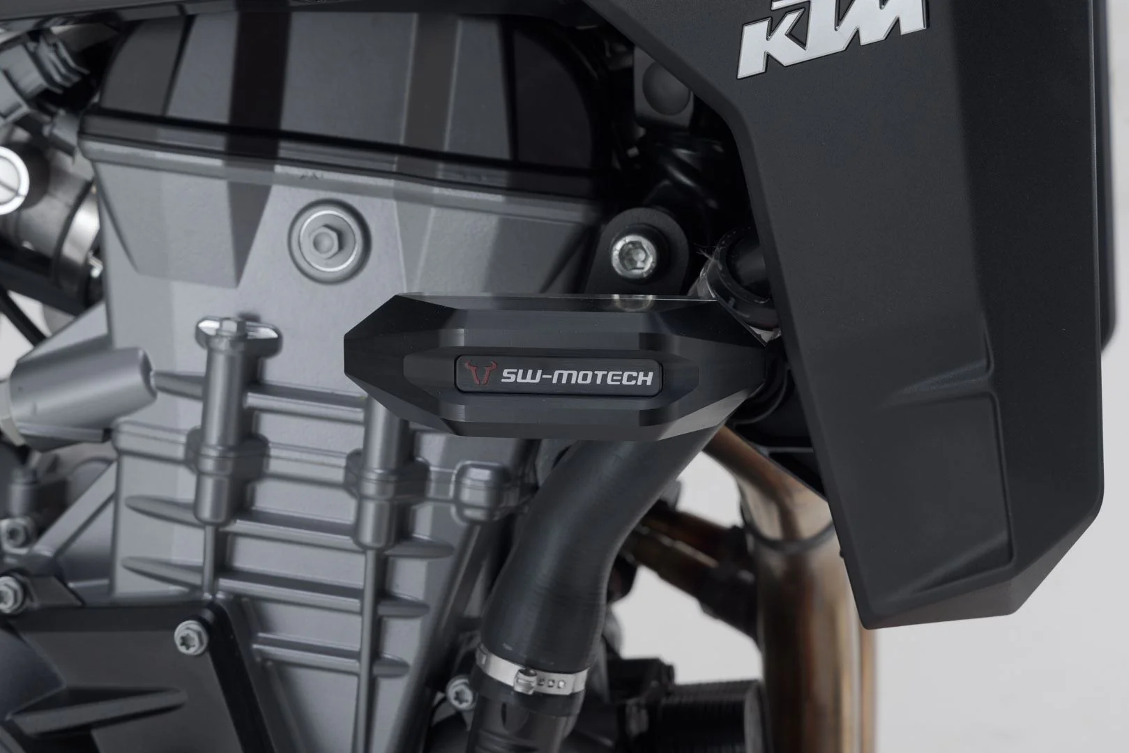 Frame slider kit Black. KTM 990 Duke (23-). - Image 4