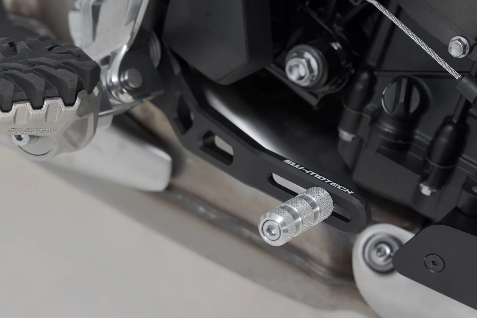 Gear lever and brake pedal set Triumph Tiger 660 (21-). - Image 3