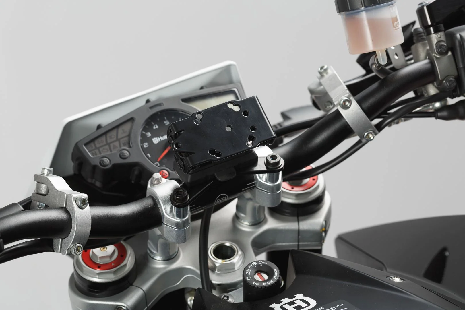 GPS Mount for Handlebar Shock Absorbent Black - Image 3