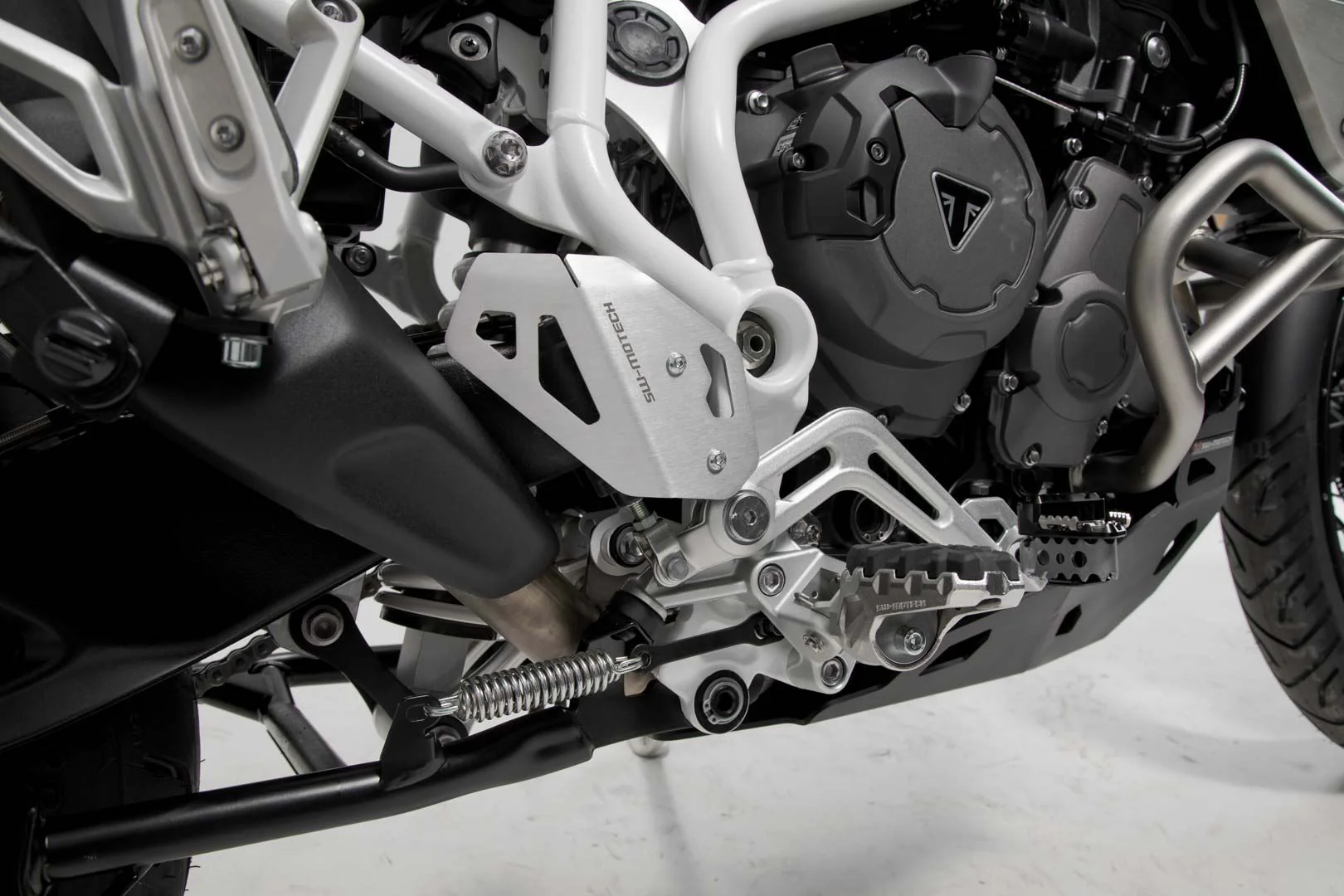 Heel guard right Triumph Tiger 900/GT/Rally/Pro (19-23) Black - Image 5