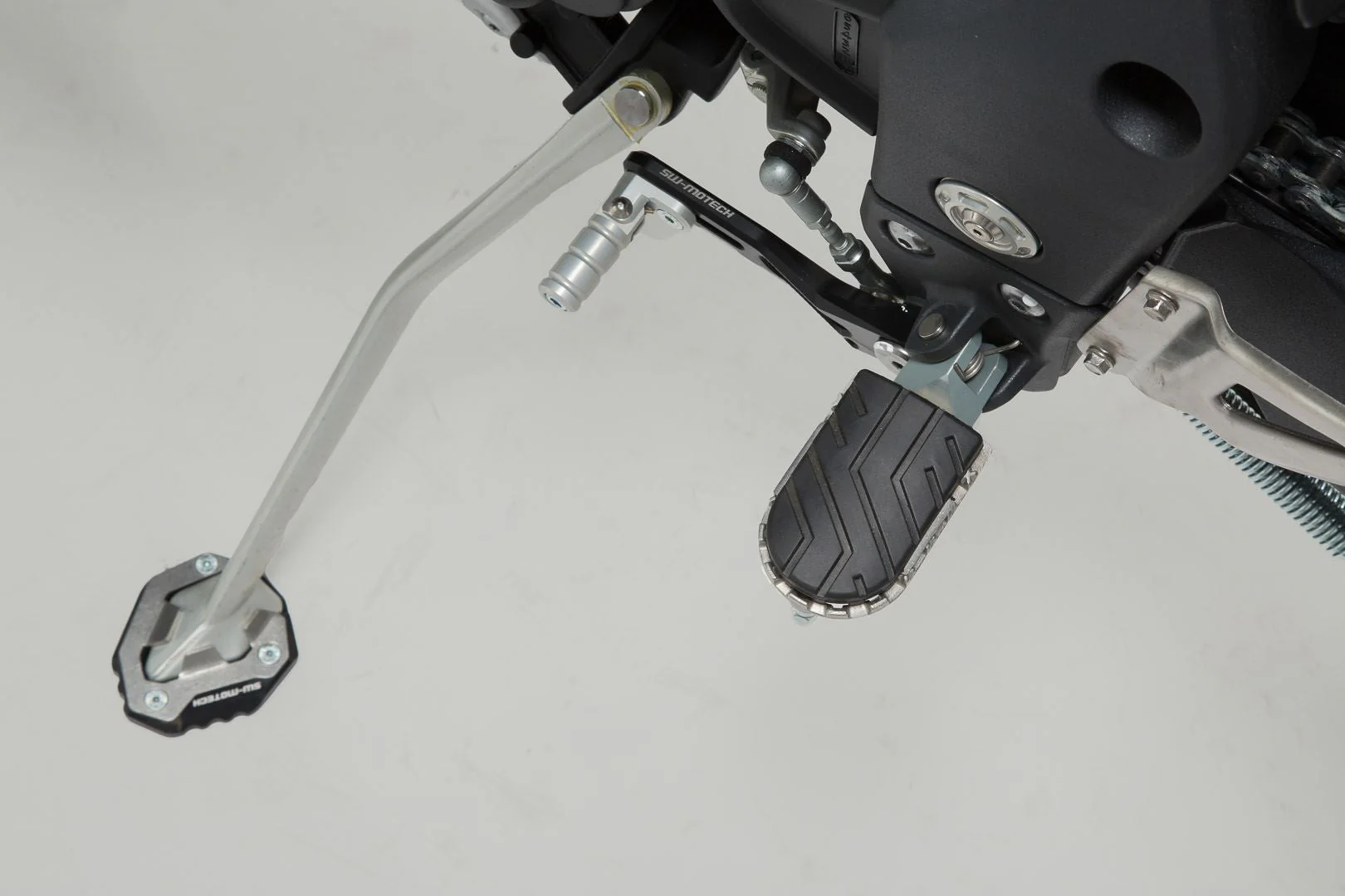 ION footrest kit Triumph Tiger 1050, BMW R 1200 R/ R nineT/ F 900 - Image 2