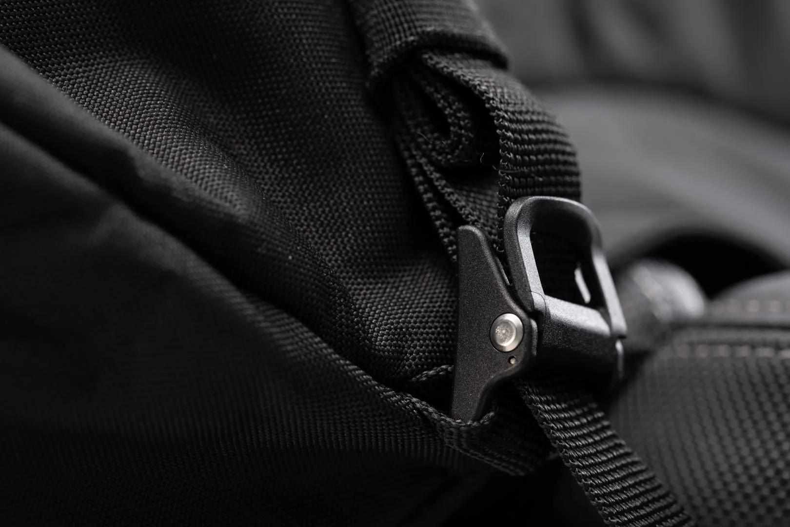 ION L Tail Bag 50 litre 600D Polyester / Soft-Vinyl Black - Image 4