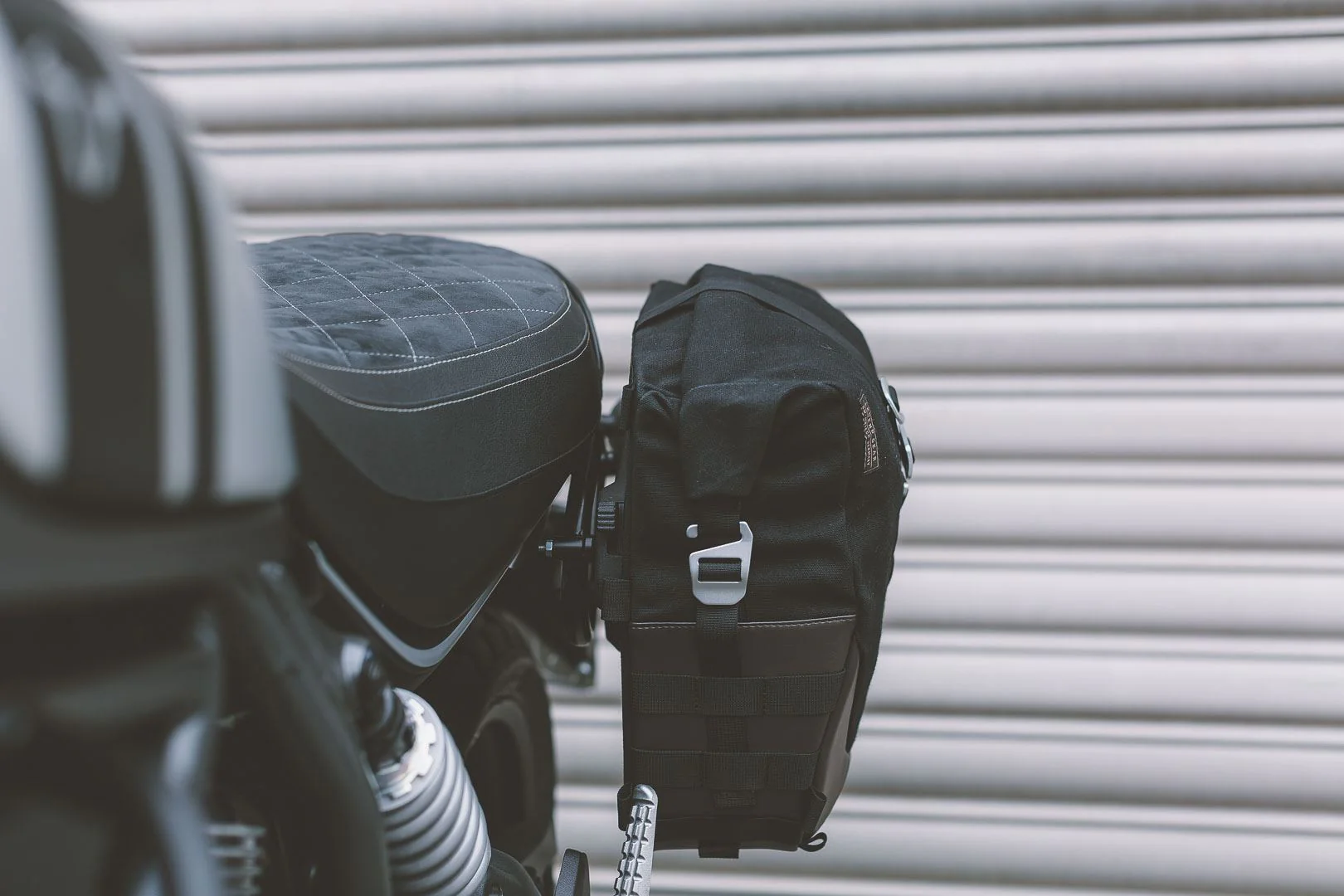 Legend Gear Side Bag LC2 - 13.5 litre For right SLC Side Carrier Black Edition - Image 4