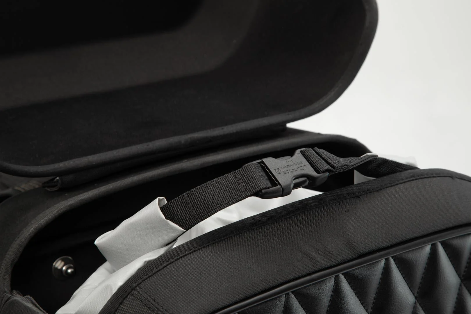 Legend Gear side bag LH1 For SLH right 600D Polyester/Leatherette 19.5 litre - Image 5
