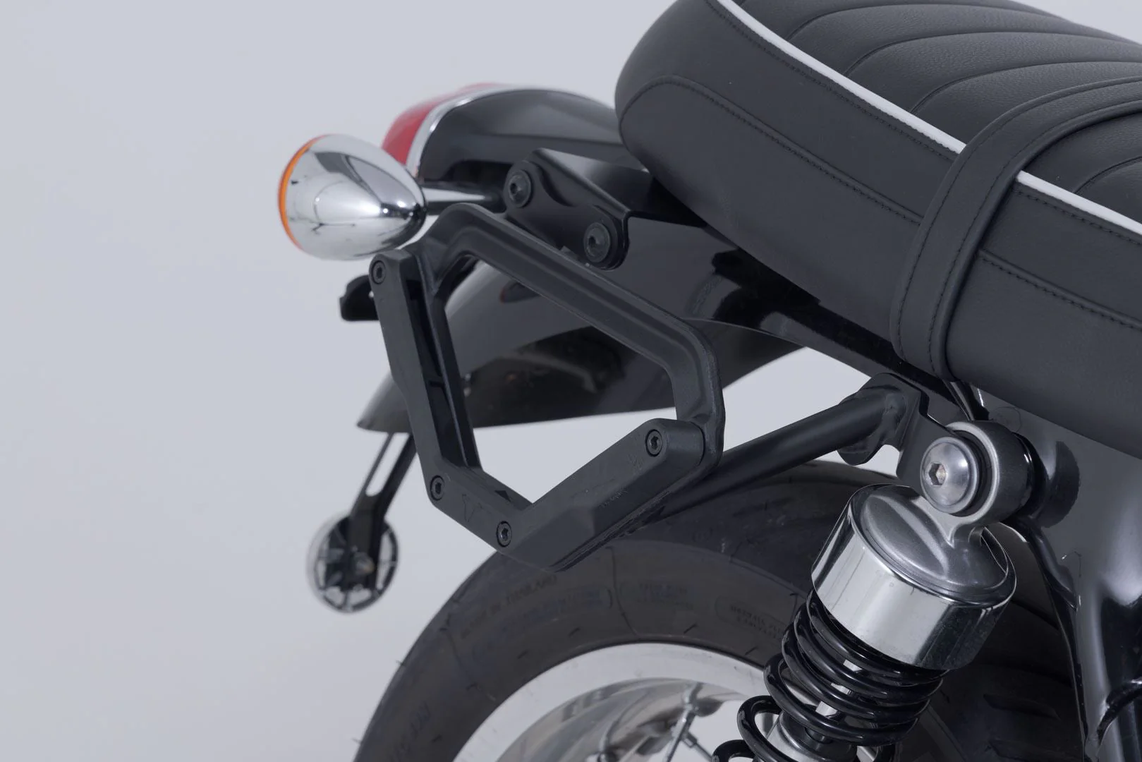 Legend Gear Side Bag system V-LOC 16/16 l. Triumph Bonnev. T100 (16-)/ T120 (15-). - Image 3