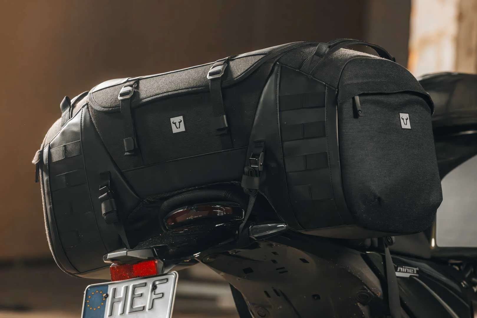 Legend Gear tail bag LR5 Black. 52 l. - Image 3