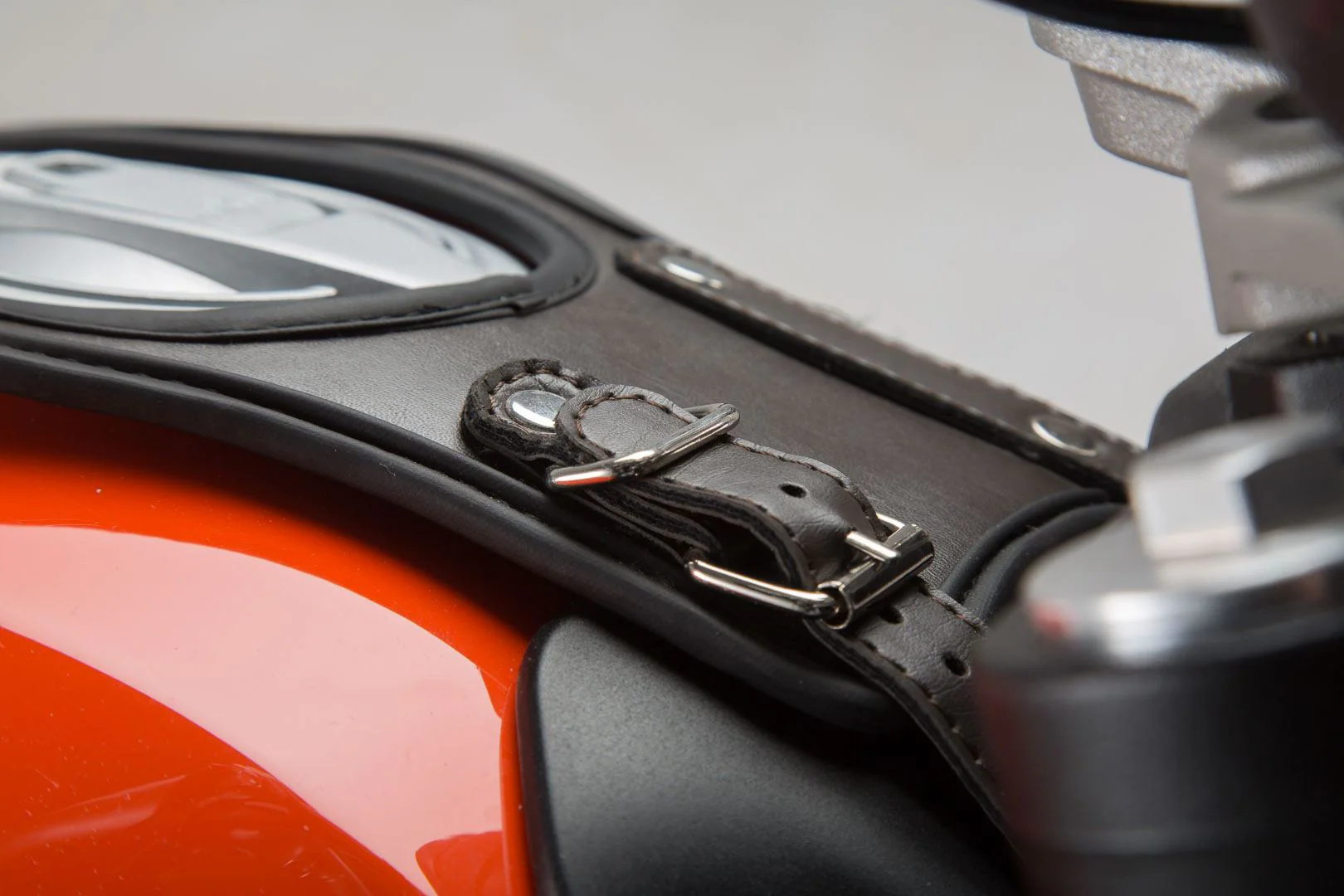 Legend Gear Tank Strap SLA Ducati Scrambler models (14-) - Image 3