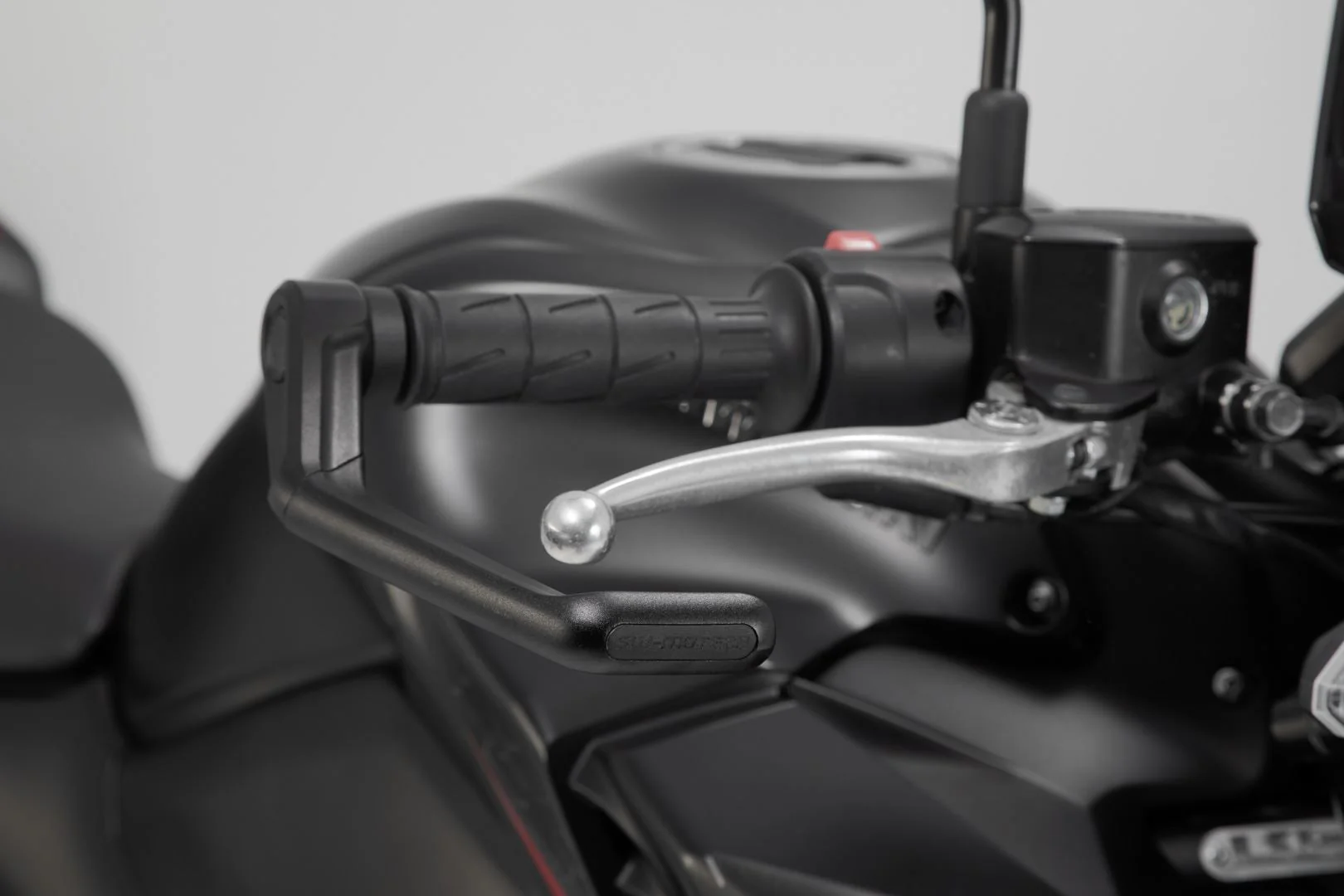 Lever guards Black. Kawasaki models Yamaha MT-09 (23-). - Image 4