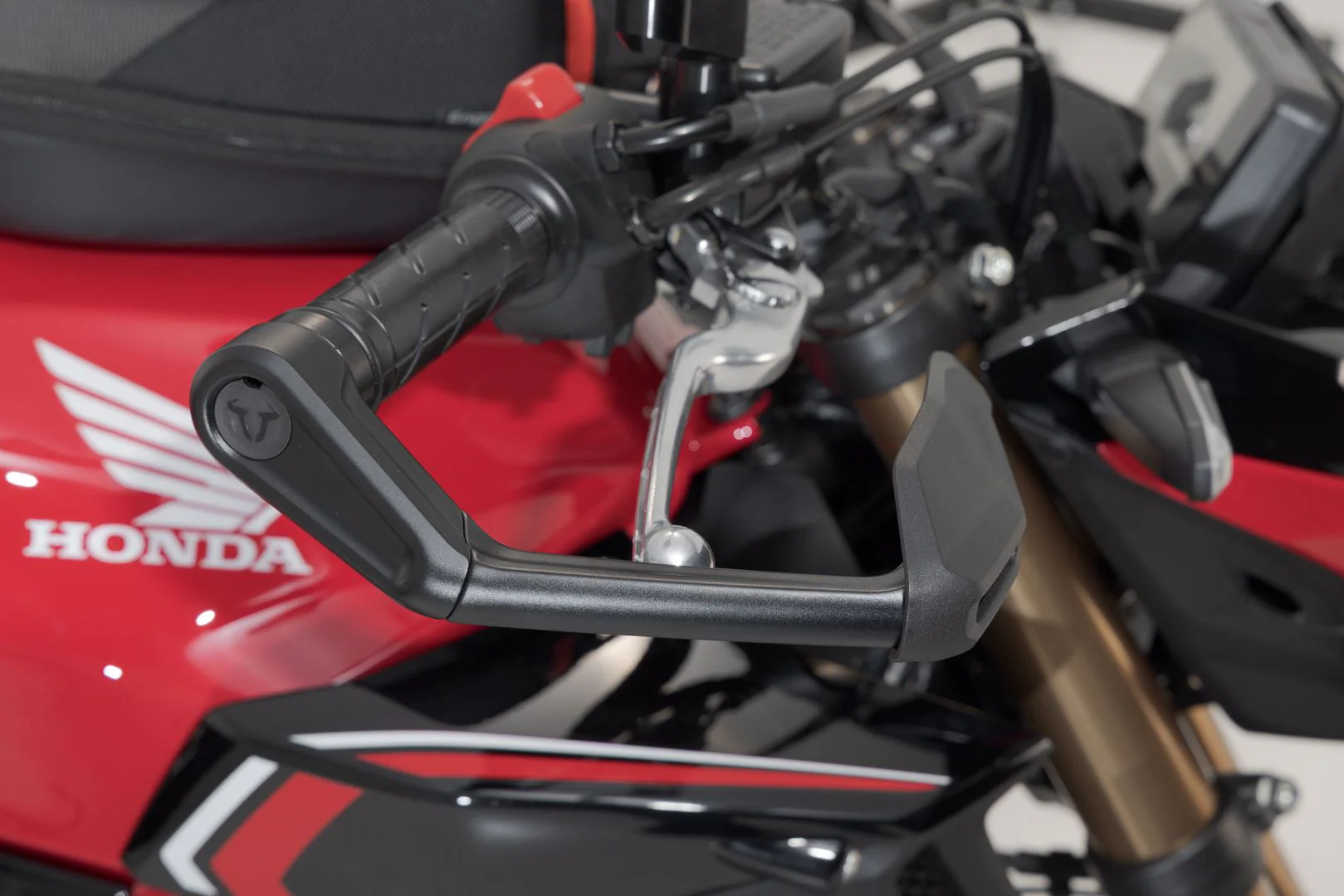 Lever Guards Honda CB650R (18-), Kawasaki Z650 (16-) with Wind Protection Black - Image 5
