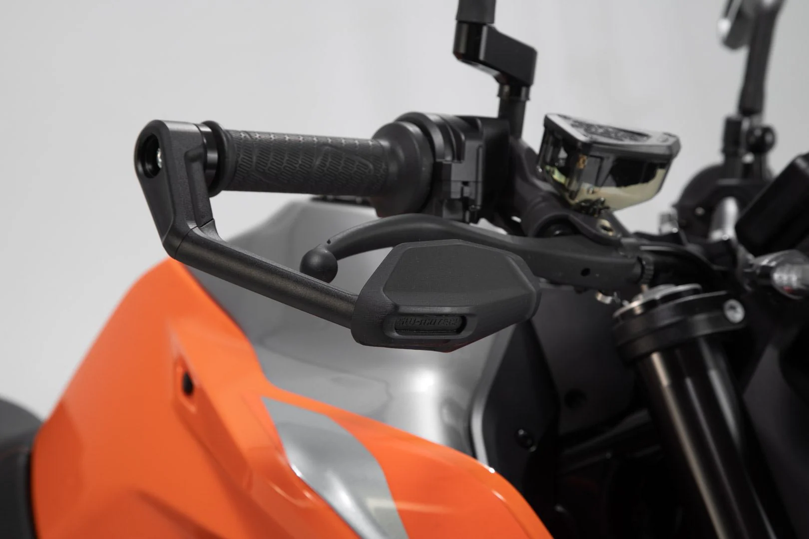 Lever Guards KTM 790/890 Duke, 1290 Super Duke R with Wind Protection Black - Image 4