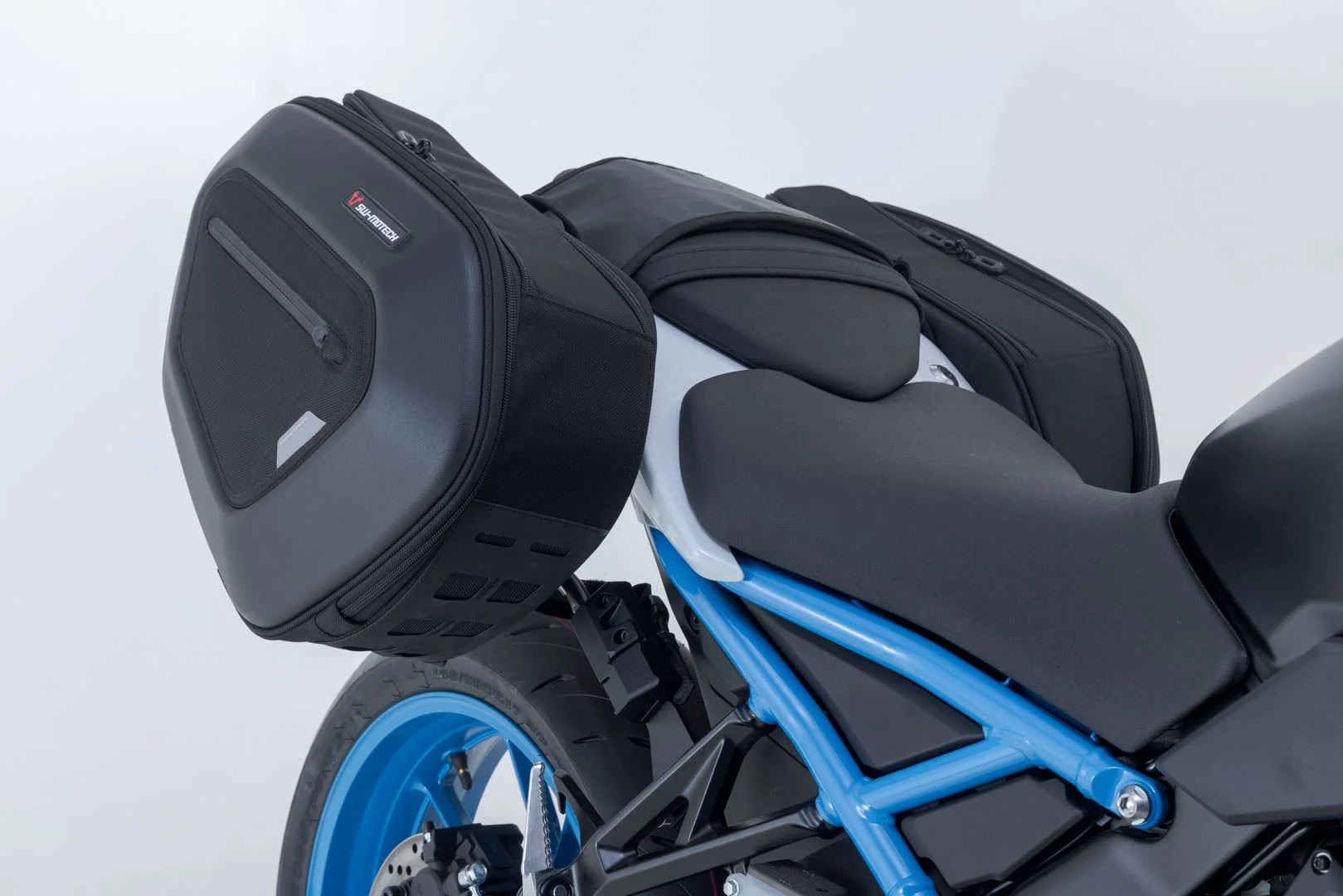 PRO BLAZE H saddlebag set Black. Suzuki GSX-8S / GSX-8R (22-). - Image 3