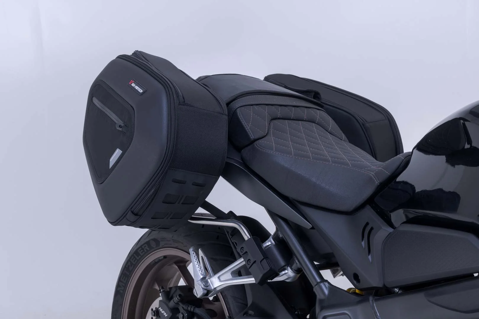 PRO BLAZE H saddlebag set Black. Honda CBR650R / CB650R (18-). - Image 3