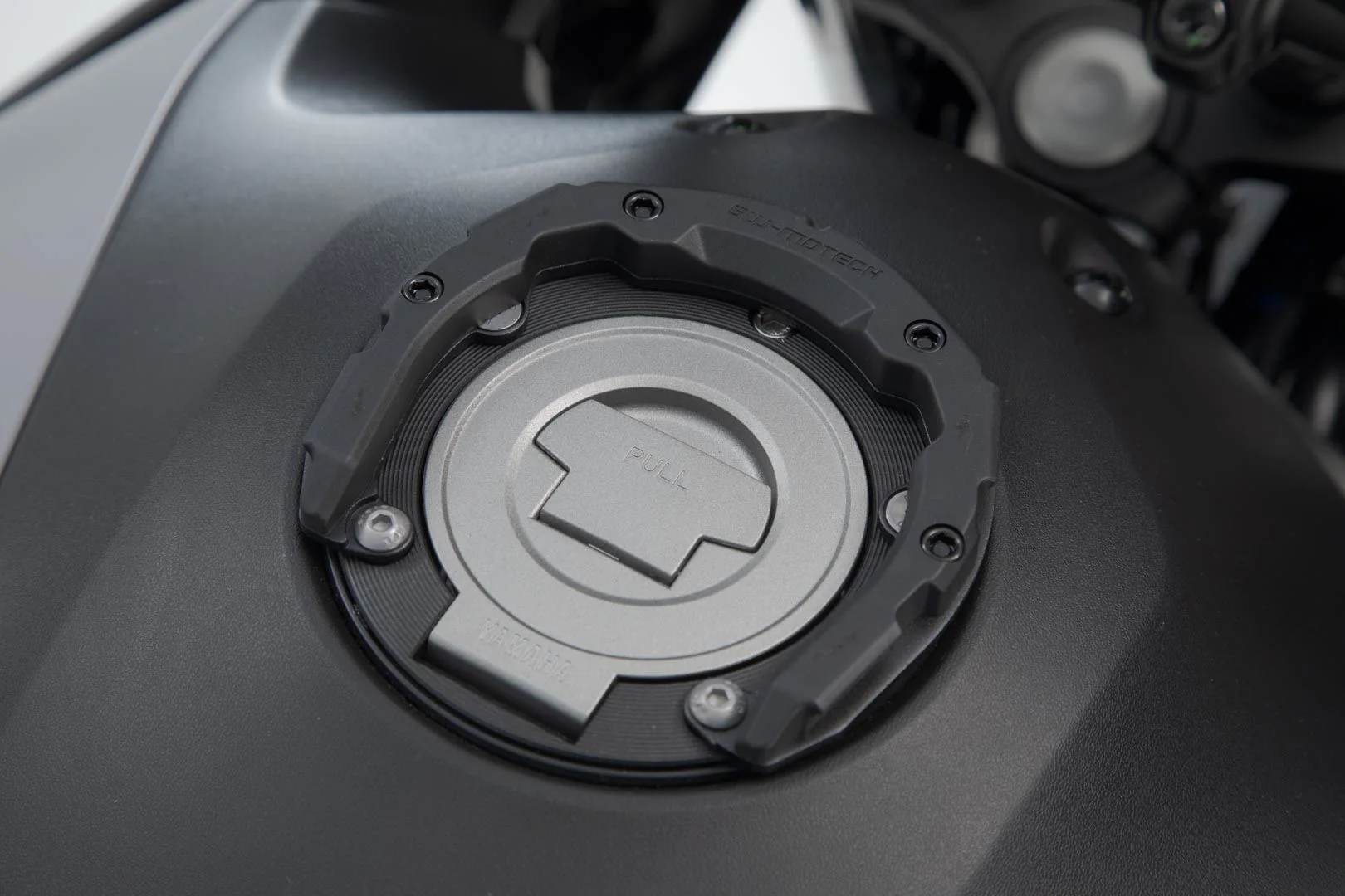 PRO Tank Ring Ducati / Triumph / Yamaha Tank with 5 screws Black - Image 2