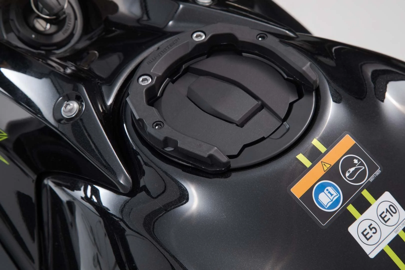PRO Tank Ring Kawasaki Z650 (16-) / Ninja 650 (16-) Black - Image 2