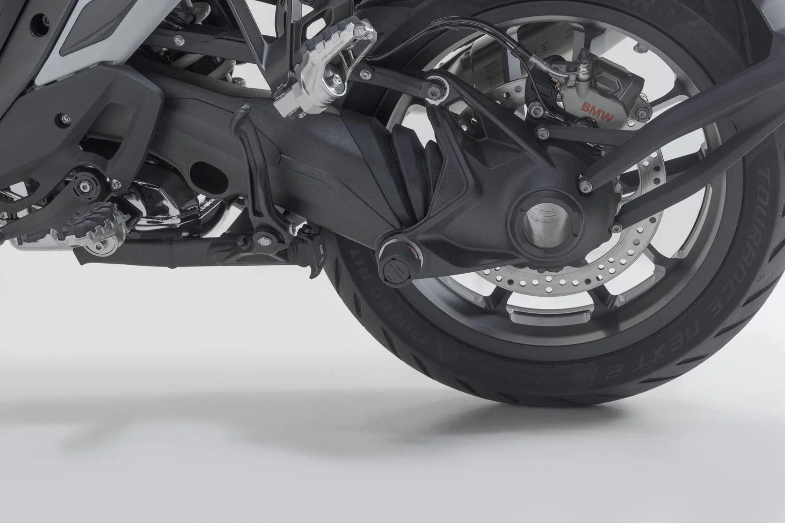 Rear axle crash pad kit R nineT models with single-sided swing arm Black - Image 2