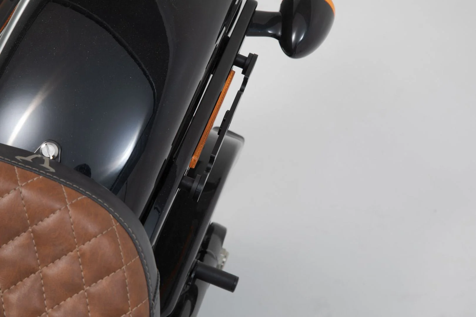 SLH Side Carrier Left Harley-Davidson Softail Str Bob (17-),Standard (20-) - Image 3