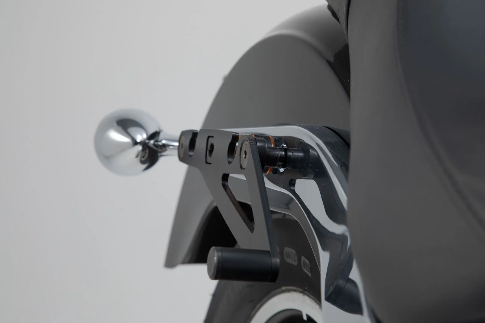 SLH Side Carrier Right Harley-Davidson Softail Low Rider/ S (17-) - Image 4