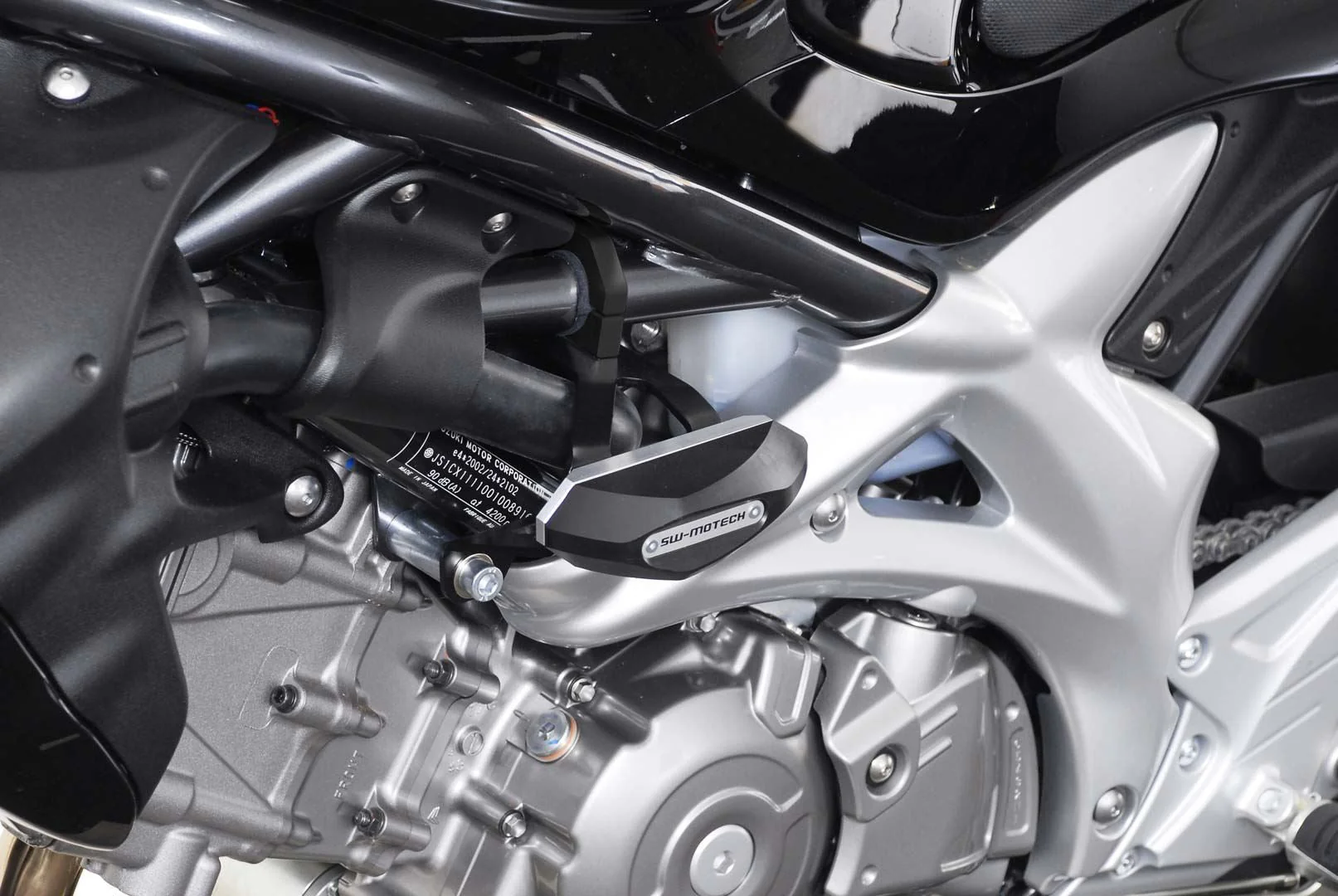 Slider set for frame Black Suzuki SFV650 Gladius (09-) / SV650 ABS (15-) - Image 2