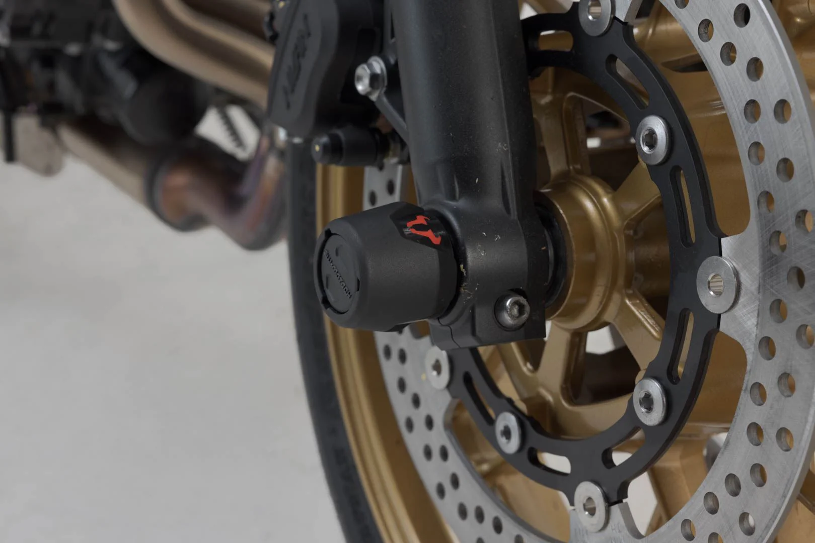 Slider Set for Front Axle Kawasaki Z650 (16-), Ninja 650 (16-) Black - Image 4